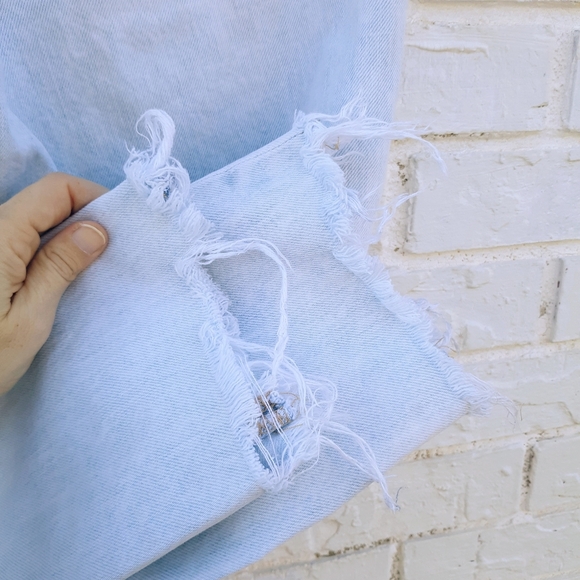 American Eagle Mom Jeans Lightwash size 0 - Picture 5 of 8